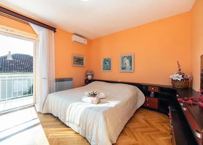 With Parking Space - 15375 Makarska