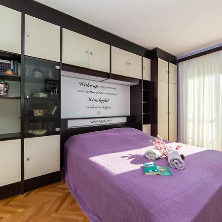 With Parking Space - 15375 Apartment Makarska